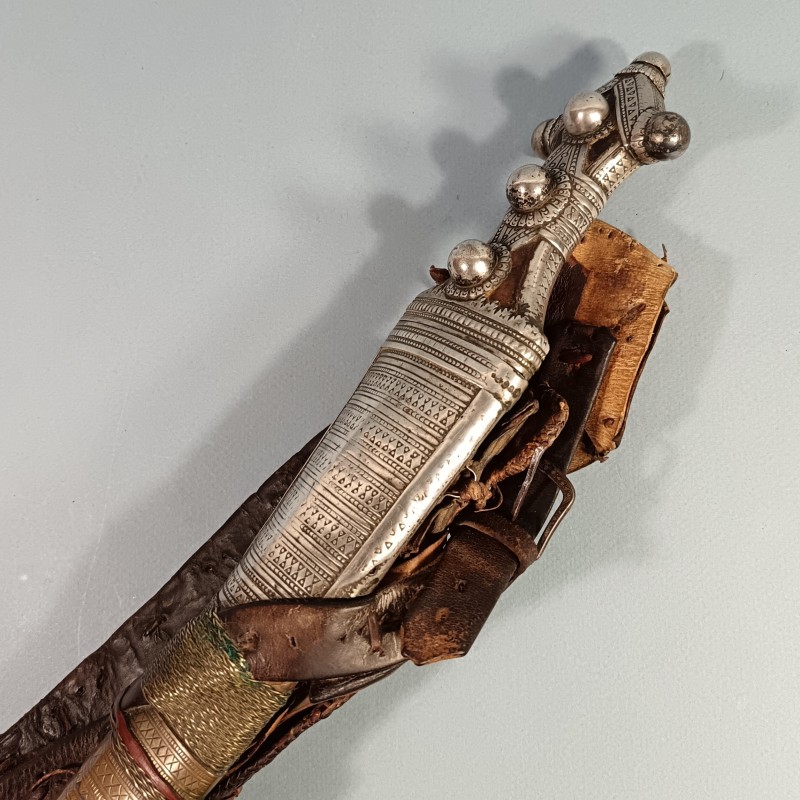 POIGNARD WAHABITE PENINSULE ARABIQUE ET AFRIQUE DE L'EST SABIKI WAHHABITE JAMBYIA DHARIA ENSEMBLE DE 2 POIGNARDS EN ARGENT